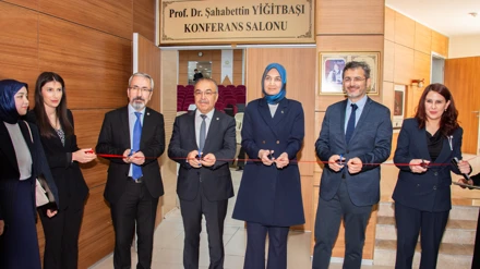 İİBF’de konferans salonuna Kurucu Dekan Yiğitbaşı’nın ismi verildi